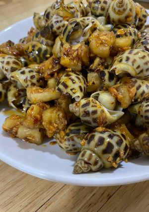Hình của món Ốc Hương xào sa tế bơ.