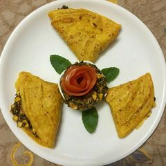 A picture of Corn spinach parcels.