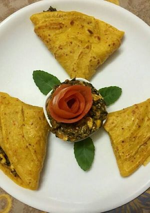 A picture of Corn spinach parcels.