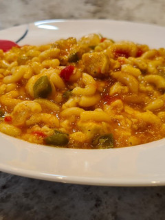Una foto de Fideuá de pollo al curry