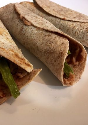 Una foto de Burritos con nopales