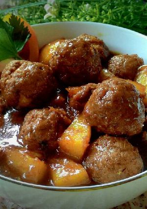 Foto resep Semur bola2 daging isi telur puyuh