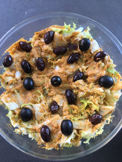 Una foto de Escarola con romesco y bacalao
