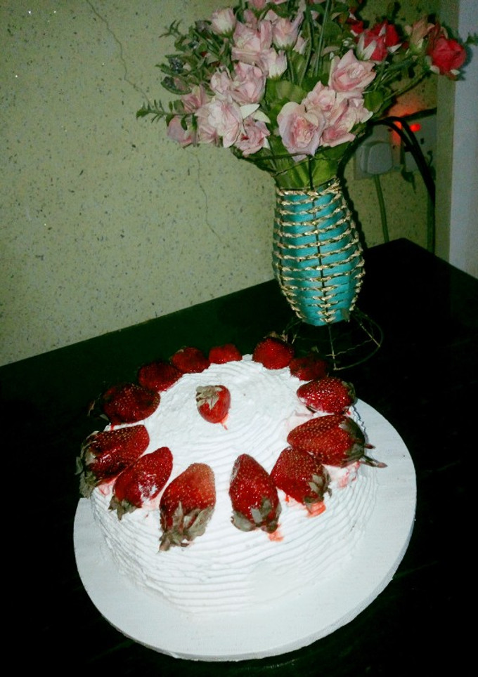 A picture of Whipped cream frosting with strawberry.