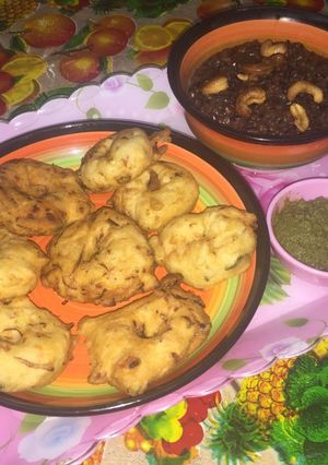 A picture of Three spices cabbage urad dal vadai.