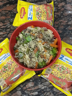 ভেজ ম্যাগি নুডলস (veg maggi noodles recipe in Bengali) রেসিপির প্রধান ছবি