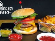Una foto de beicon o tocino salado