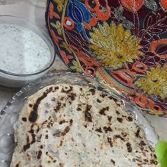 A picture of Allow bharey parathey.