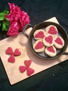ভ্যানিলা হার্ট কুকিজ (vanilla heart cookies recipe in Bengali) রেসিপির প্রধান ছবি