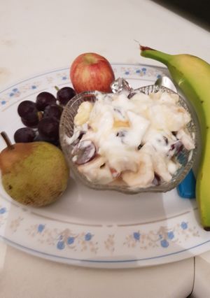 A picture of Mixed fruit with yoghurt.