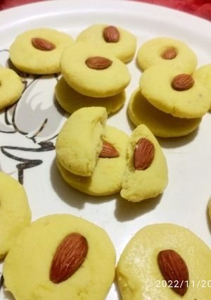 ઇન્સ્ટન્ટ પેંડા (Instant Peda Recipe In Gujarati) રેસીપી મુખ્ય ફોટો