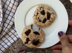 Una foto de Galletas con chispas de chocolate keto