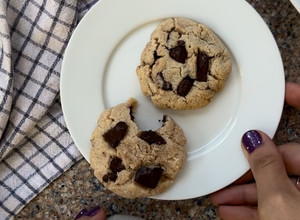 Una foto de Galletas con chispas de chocolate keto
