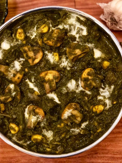 A picture of Garlicky Spinach Mushroom.