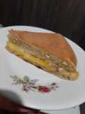 Torta casera con relleno de mermelada de mango y crema de limón
