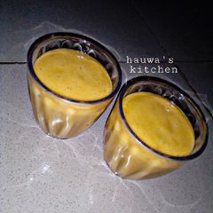 A picture of Mango banana smoothie.