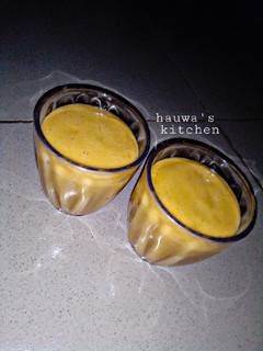 A picture of Mango banana smoothie.