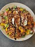 Salade de pêche et de burrata fraîche