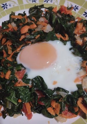 Una foto de Nido de kale y zapallitos