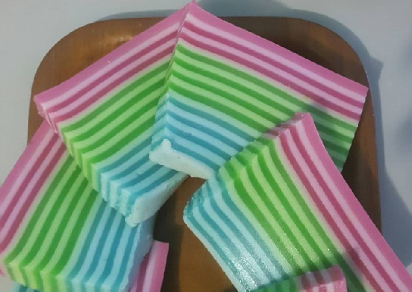 Kue lapis pelangi