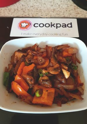 A picture of Chilli Mushrooms & Bell Peppers 😁.