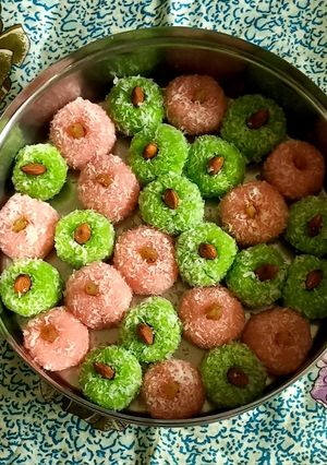 A picture of Coconut ladoo (instant recipe).