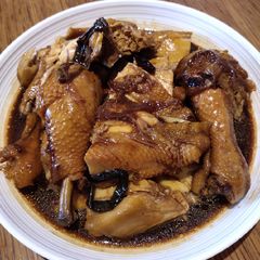 A picture of Adobo Chicken with Sauce.