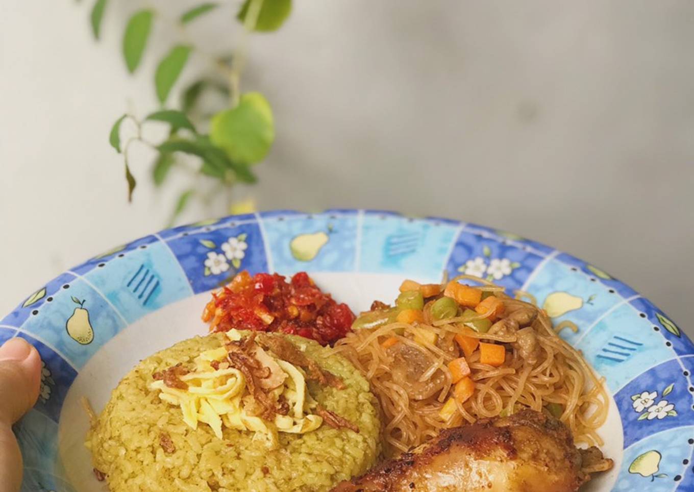 Nasi Kuning Ayam Bakar Bumbu Rujak🍗