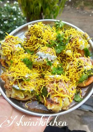 A picture of Papri chaat .
