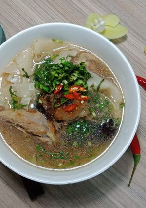 Hình của món Canh măng chua vịt nướng.