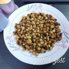 A picture of Olive Oil roasted Green Chickpeas.