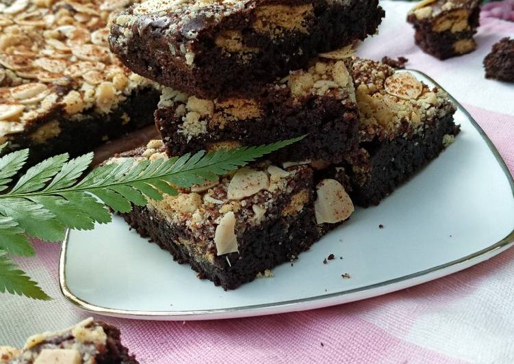 Fudgy Brownies (with almond crumble)