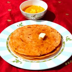 A picture of Paneer Lachha Paratha.