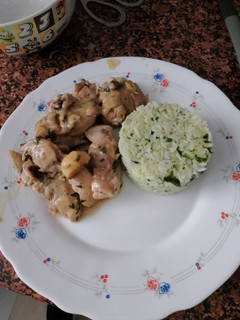 Una foto de Pollo al Ajillo