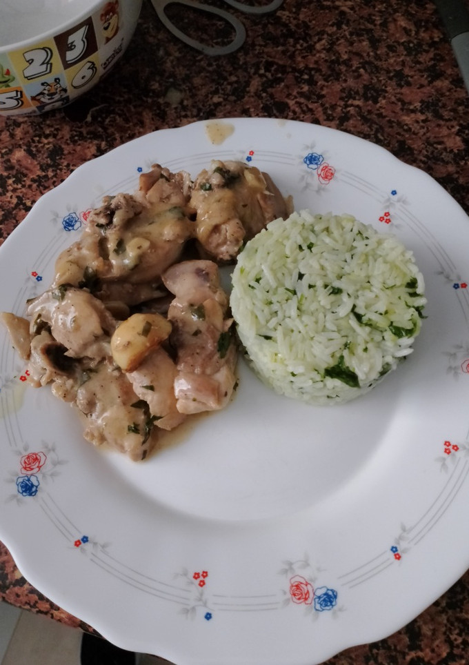 Una foto de Pollo al Ajillo