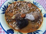 Una foto de arroz con pollo y morcilla