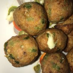 A picture of Chicken capsichezz balls.
