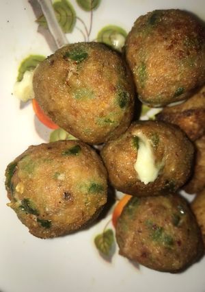A picture of Chicken capsichezz balls.