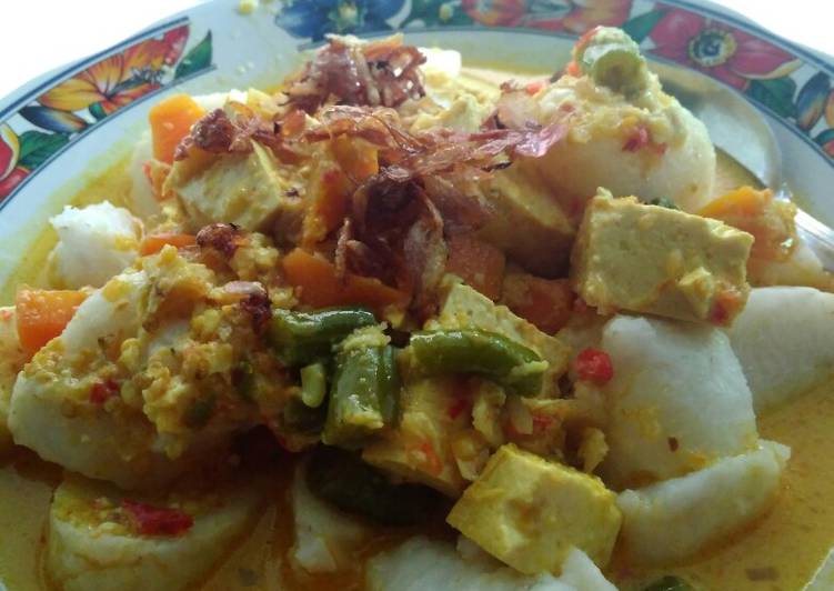 Lontong sayur (wortel, buncis & tahu) NO MSG