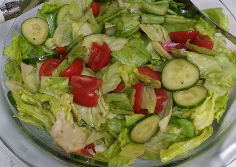 Lettuce cucumber tomatoes salad