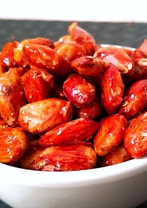 A picture of Candied almonds.