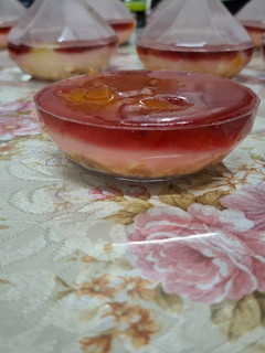 Una foto de Mini tarta con gelatina frutas y crema pastelera