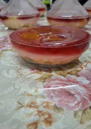 Una foto de Mini tarta con gelatina frutas y crema pastelera