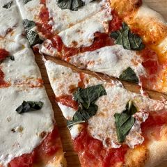 A picture of Pizza Margherita.