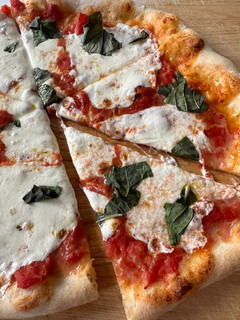 A picture of Pizza Margherita.