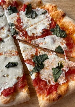 A picture of Pizza Margherita.