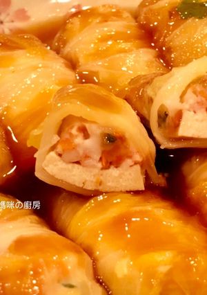 A picture of Shrimp and Napa Cabbage Rolls.