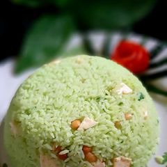 A picture of Spinach Rice with roasted Paneer & Peanut.