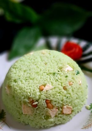 A picture of Spinach Rice with roasted Paneer & Peanut.