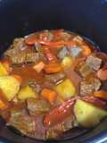 Res guisada con papas y zanahorias en Olla Rápida